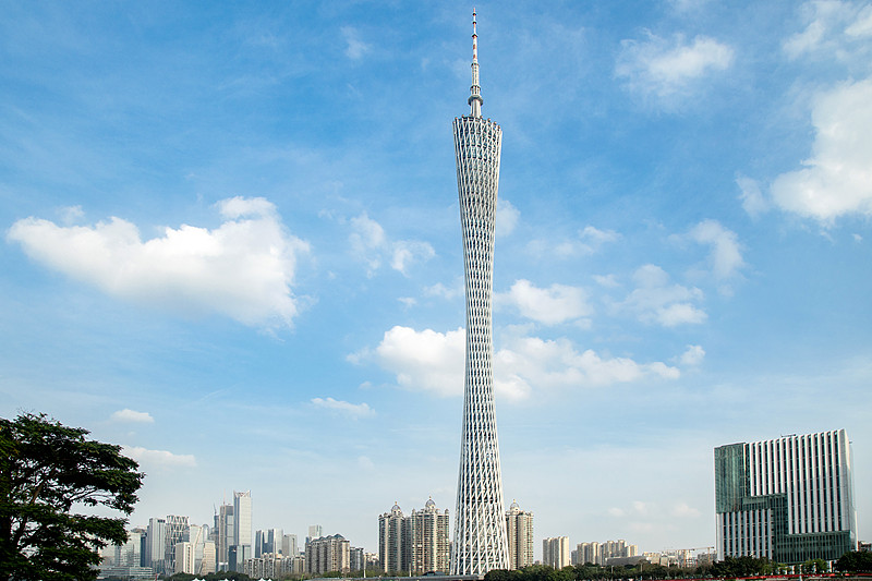 Guangzhou — Canton Tower over the Pearl River, typical pickup area